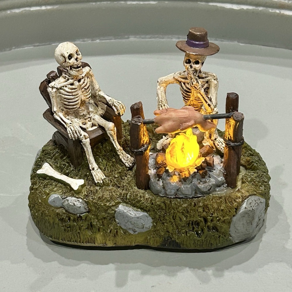 FG square Figurine Halloween Village "Skeleton campfire" Figurine